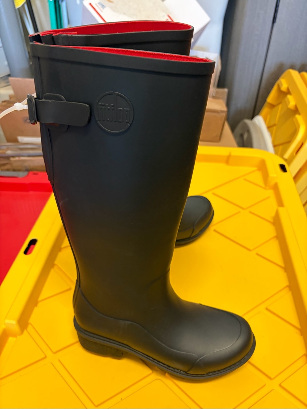 FitFlop Women's WonderWelly Tall Rain Boots black red lining size 5 women’s